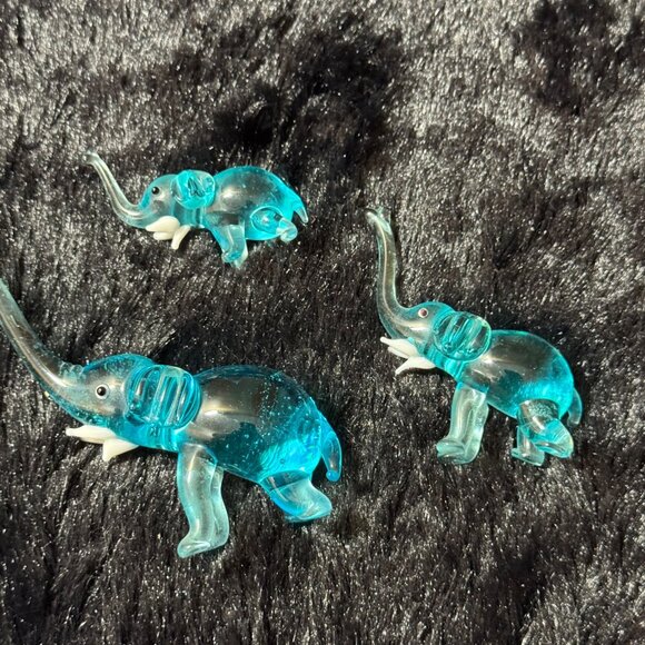Miniature Blue Glass Elephant Figurine Set Of 3 Collectible Decor - Picture 6 of 7